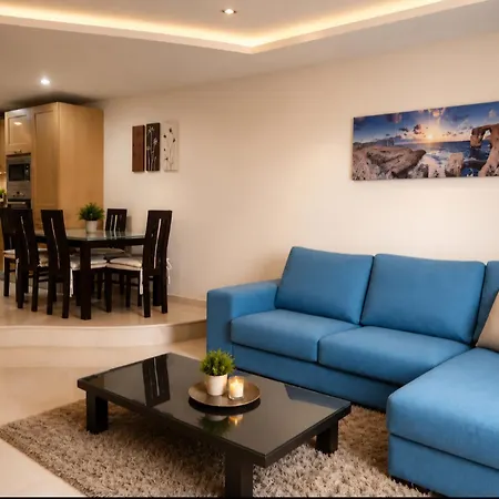 Apartment Oceanic - 15 Min Walk To Balluta Beach, 3 Bedrooms